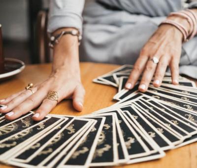 Tarot jóslás a Kos havára