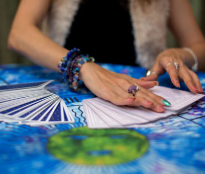 júliusi tarot jóslás