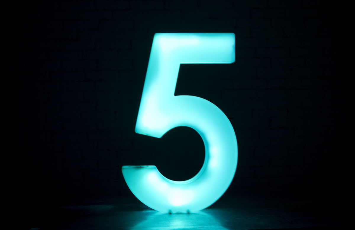 Születési év utolsó számjegye 5